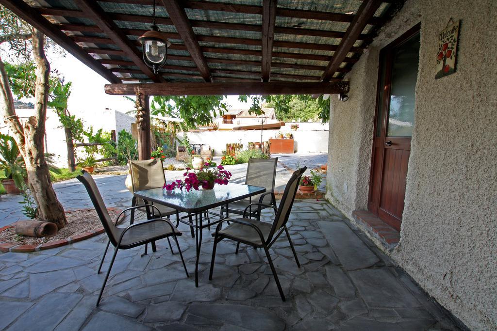 Casa Vacanze Borgo Borghese SantʼAlessio Siculo Szoba fotó