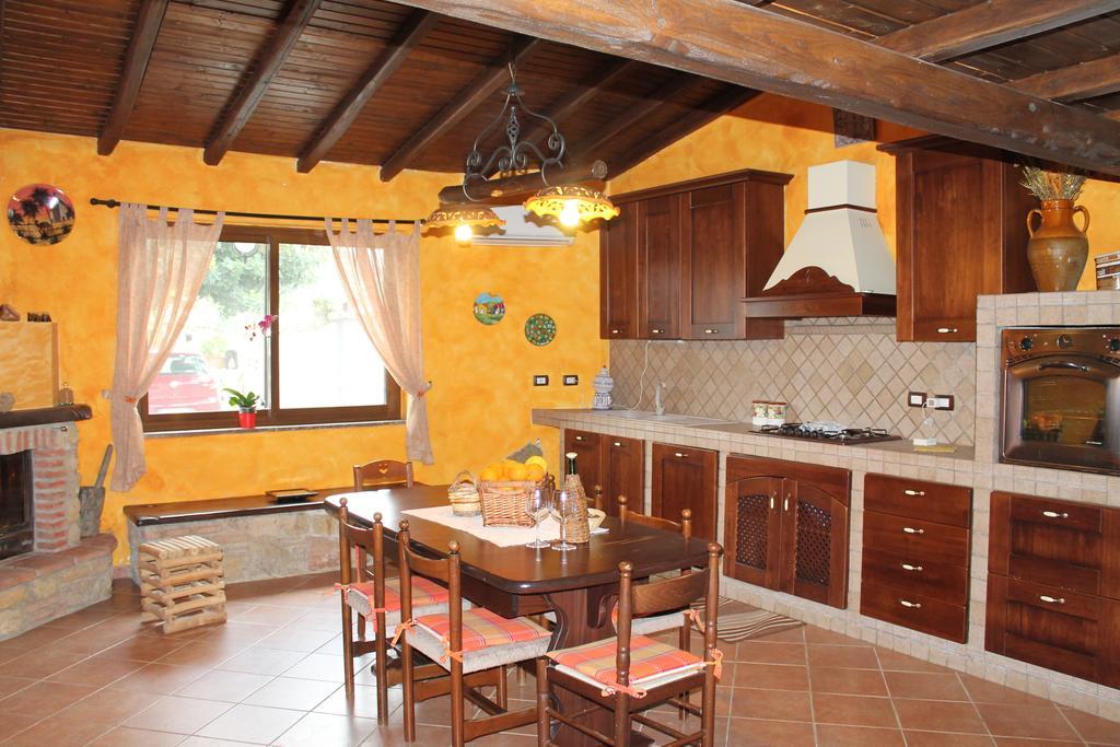 Casa Vacanze Borgo Borghese SantʼAlessio Siculo Szoba fotó